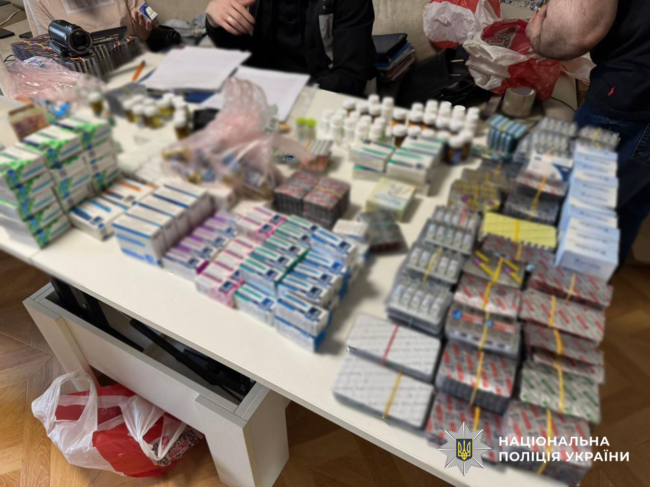 Під час обшуків вилучено товару на десятки мільйонів гривень.